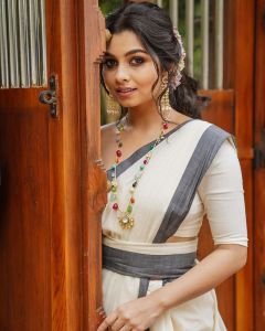 niranjana-anoop-childhood-photos-and-new-003