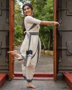 niranjana-anoop-childhood-photos-and-new-004