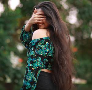 niranjana-anoop-in-black-jeans-and-top-photos-003