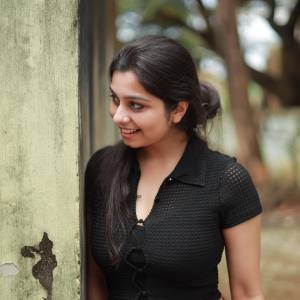 niranjana-anoop-in-black-top-with-skirt-photos-002