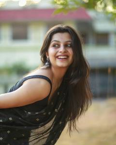 niranjana-anoop-in-dhavani-set-ideas-photos-004