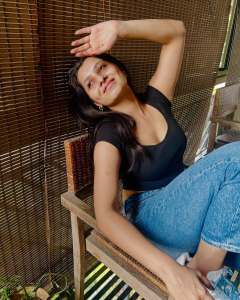 niranjana-anoop-in-jeans-with-short-sleeveless-top-dress-photo-004