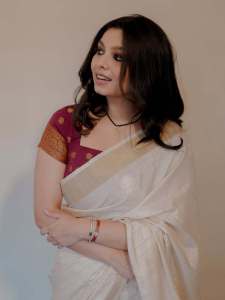 niranjana-anoop-in-onam-saree-and-blouse-style-photos-003
