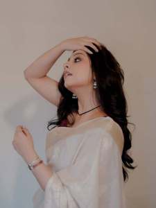 niranjana-anoop-in-onam-saree-and-blouse-style-photos-004