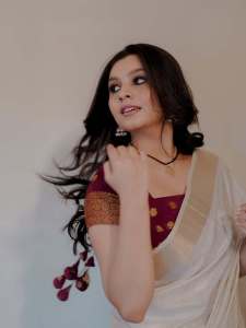 niranjana-anoop-in-onam-saree-and-blouse-style-photos-005