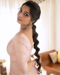 niranjana-anoop-in-peach-colour-dress-photos-002