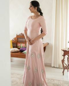 niranjana-anoop-in-peach-colour-dress-photos-007