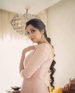 niranjana-anoop-in-peach-colour-dress-photos-008
