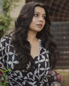 niranjana-anoop-in-simple-frock-style-design-photos-002
