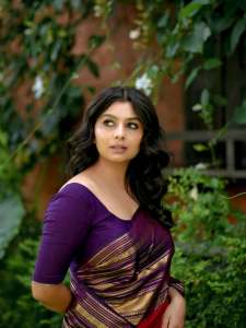 niranjana-anoop-in-violet-and-red-pattu-saree-with-simple-blouse-design-ideas-photos-003