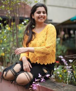 niranjana-anoop-in-yellow-dress-photos-002