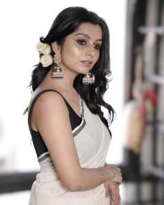 niranjana-anoop-latest-look-pictures-010