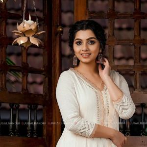 niranjana-anoop-latest-photos-in-onam-2021-Cotton-Anarkali-