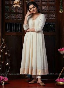 niranjana-anoop-latest-photos-in-onam-2021-Cotton-Anarkali-002