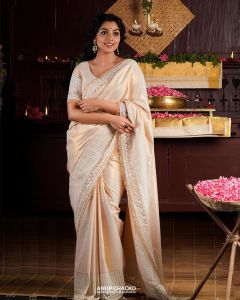 niranjana-anoop-latest-photos-in-onam-2021-saree-002