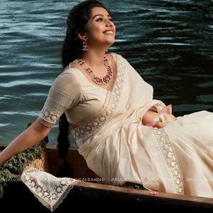 niranjana-anoop-latest-photos-in-onam-2021-saree-004