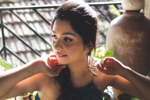 niranjana-anoop-modern-dress-photos-002