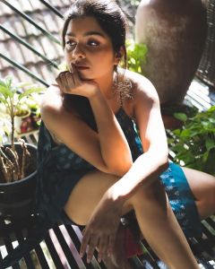 niranjana-anoop-modern-dress-photos-003