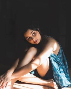 niranjana-anoop-modern-dress-photos-009