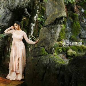niranjana-anoop-new-photoshoot-for-travel-magazine-002