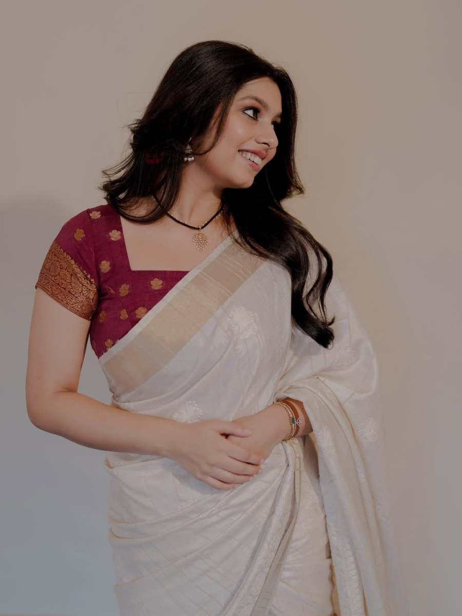 niranjana-anoop-in-onam-saree-and-blouse-style-photos-002