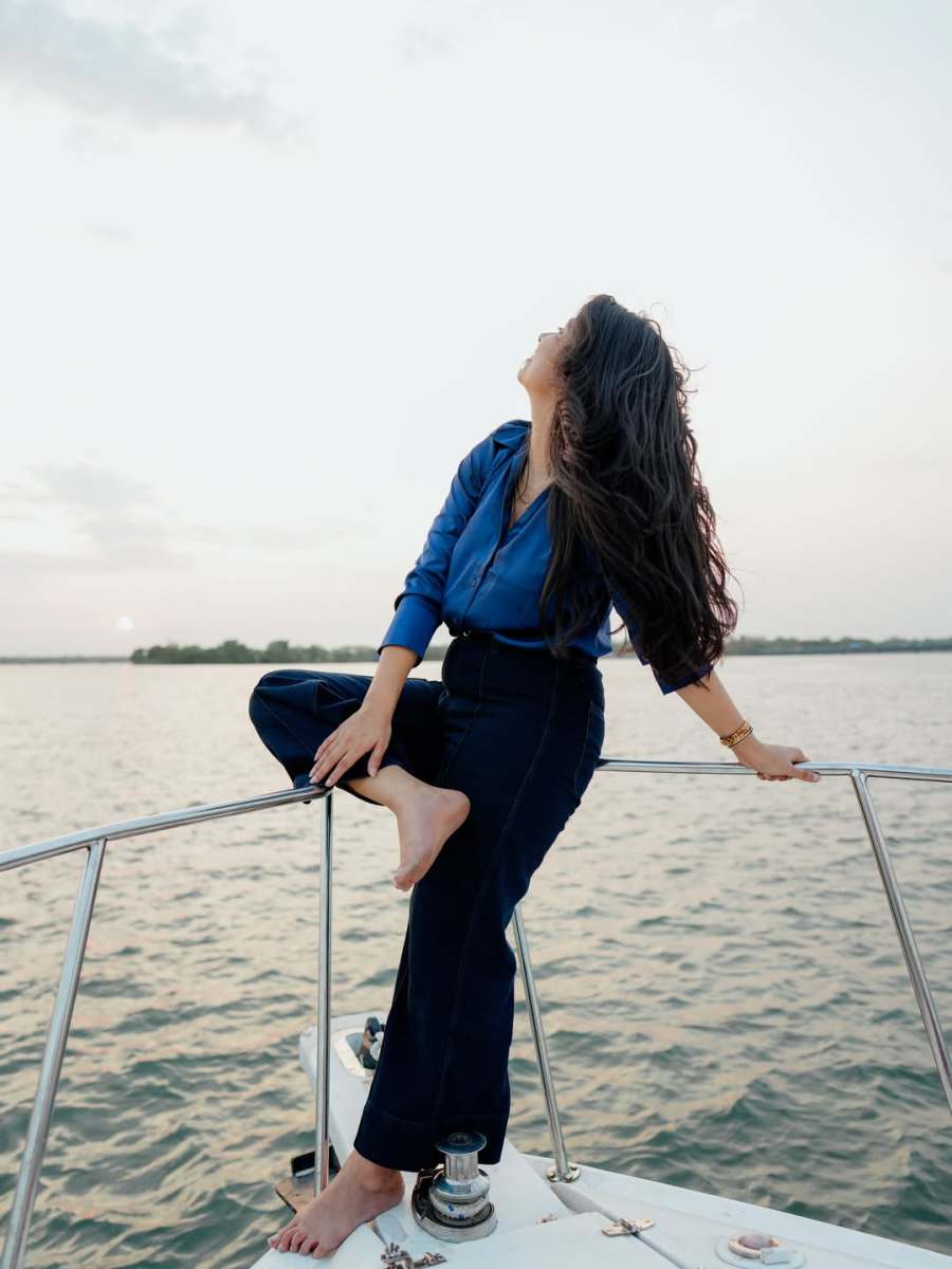 niranjana-anoop-in-vibrant-royal-blue-long-sleeved-button-down-shirt-and-High-waisted-wide-leg-dark-wash-jeans-photos-001