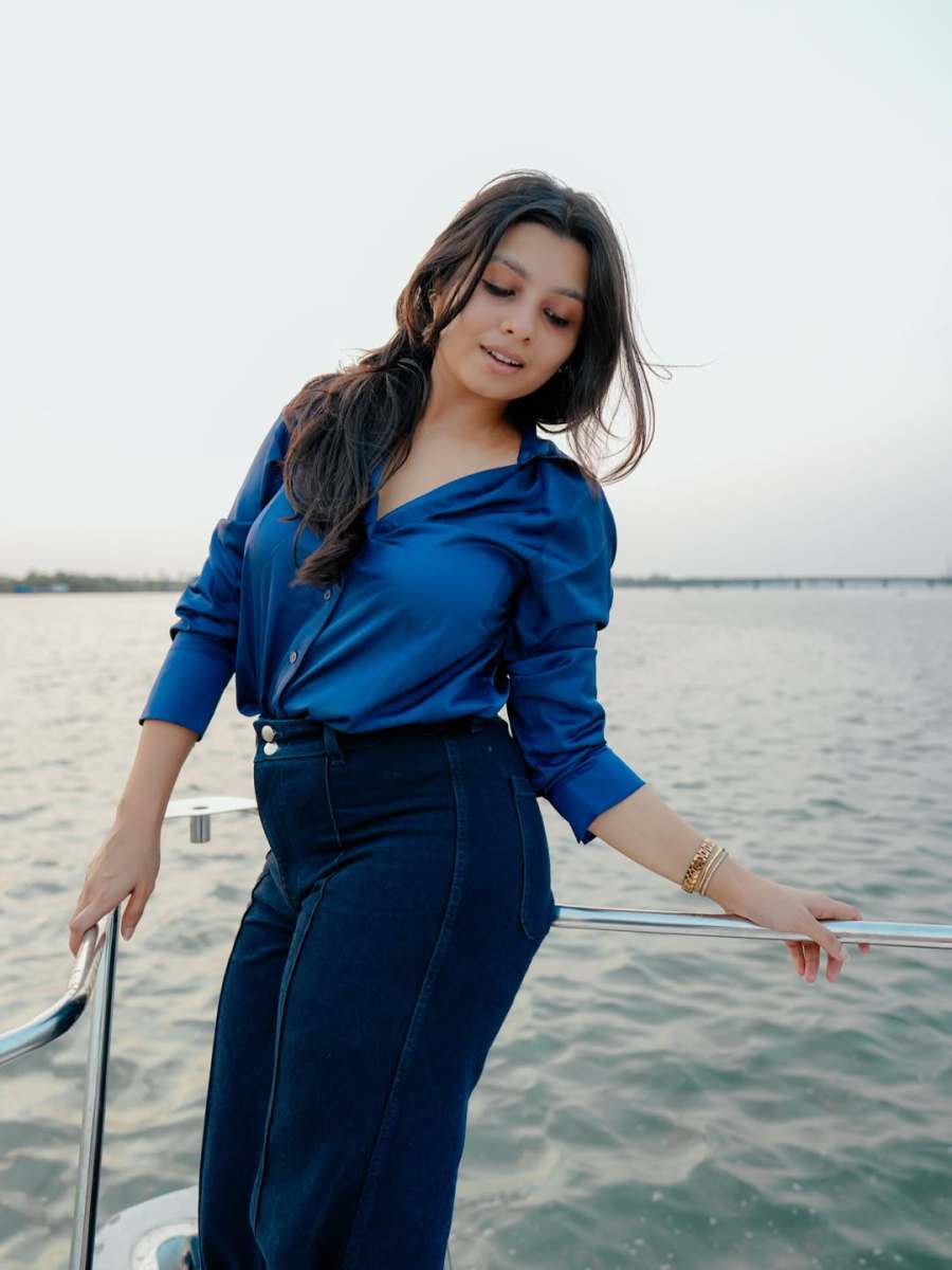 niranjana-anoop-in-vibrant-royal-blue-long-sleeved-button-down-shirt-and-High-waisted-wide-leg-dark-wash-jeans-photos