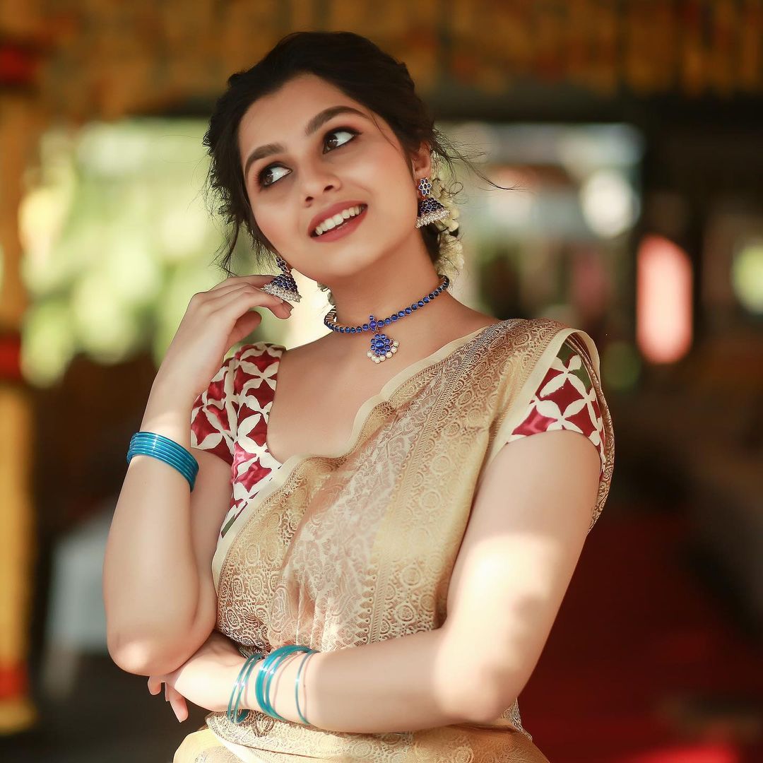 niranjana-anoop-latest-photos-in-dance-dress-002