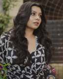 niranjana-anoop-in-simple-frock-style-design-photos-002