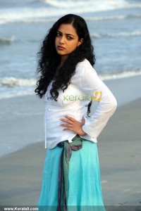 6588nithya_menon_new_stills_8854-001