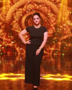 nithya-menen-in-black-dress-003