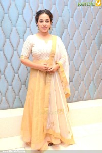 nithya-menen-latest-images-231-00138