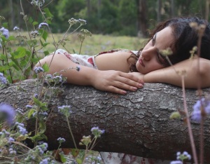 nithya-menen-latest-makeup-and-travel-look-photos-006