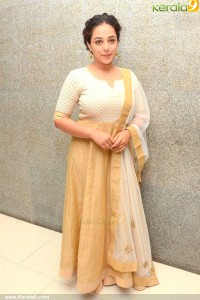 nithya-menen-latest-photo-gallery-138-00353