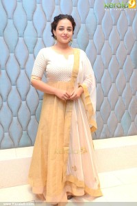 nithya-menen-latest-pics-369-00358
