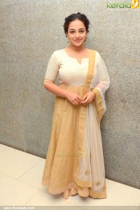 nithya-menen-latest-pics-369-00690