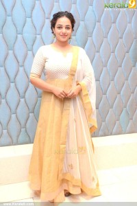 nithya-menen-latest-pictures-147-00489