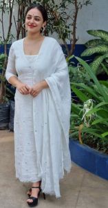 nithya-menon-recent-photos-in-white-churidar-001