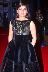 niveda-thomas-pstills-222-00222