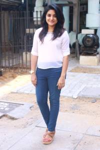 nivedha-thomas-latest-photos-00135