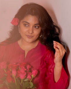 nivetha-thomas-beautiful-rani-pink-salwar-suit-images