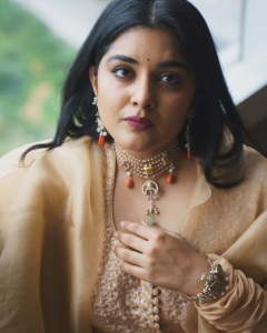 nivetha-thomas-beautiful-salwar-suit-images-003