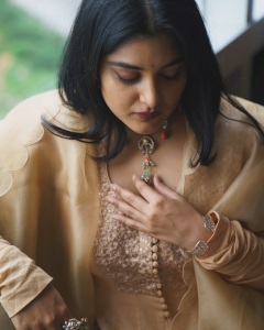 nivetha-thomas-beautiful-salwar-suit-images-004