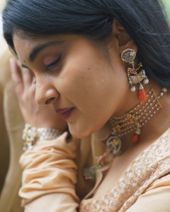 nivetha-thomas-beautiful-salwar-suit-images-005