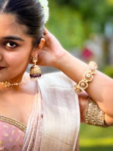 nivetha-thomas-body-fit-dress-photos-002