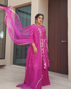 nivetha-thomas-in-churidar-photos-001