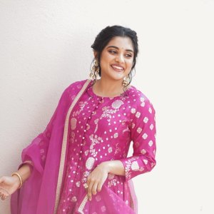 nivetha-thomas-in-churidar-photos-003
