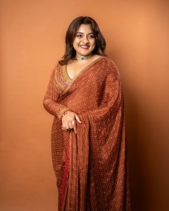 nivetha-thomas-in-party-wear-saree-with-blouse-ideas-photos-001