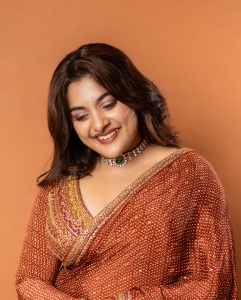 nivetha-thomas-in-party-wear-saree-with-blouse-ideas-photos-002