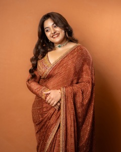 nivetha-thomas-in-party-wear-saree-with-blouse-ideas-photos-003